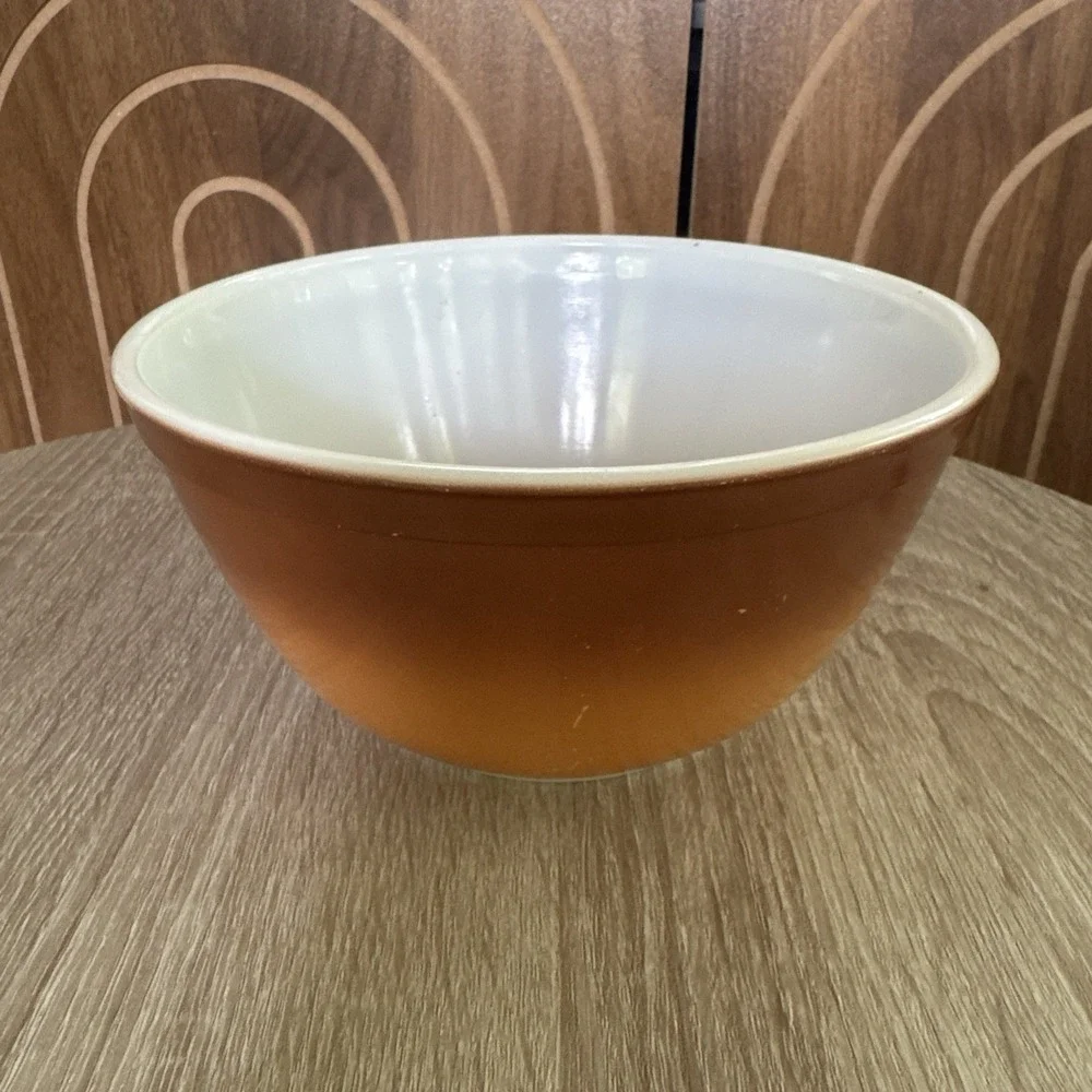 PYREX 402 Ombré Mixing Bowl Brown Yellow White Glass Oven Safe 1.5 qt